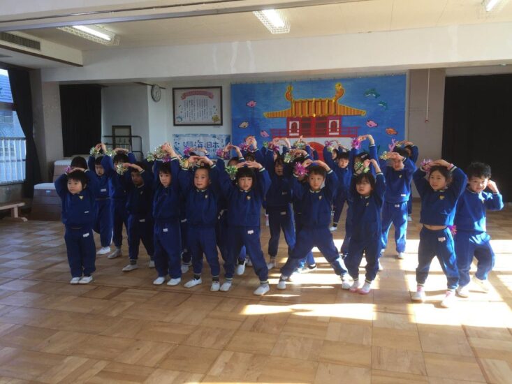 鳥取第三幼稚園児による海ダンス！