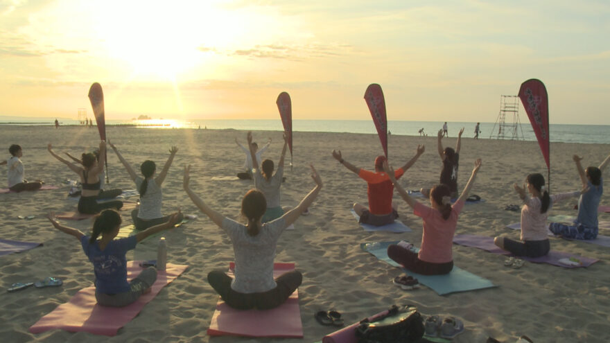 日本海の夕日×ヨガでリフレッシュ！