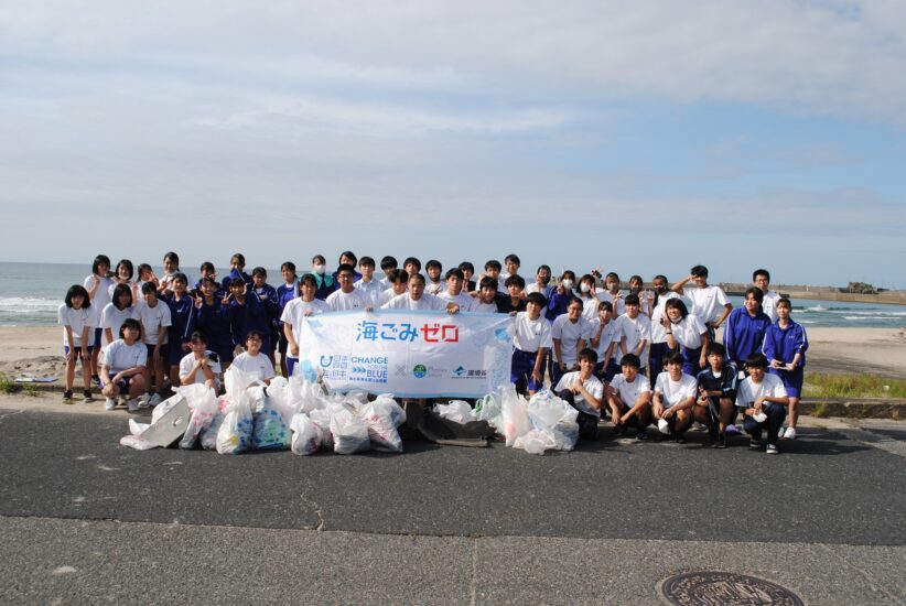 青谷高校の1年生が地元の海岸で清掃活動！
