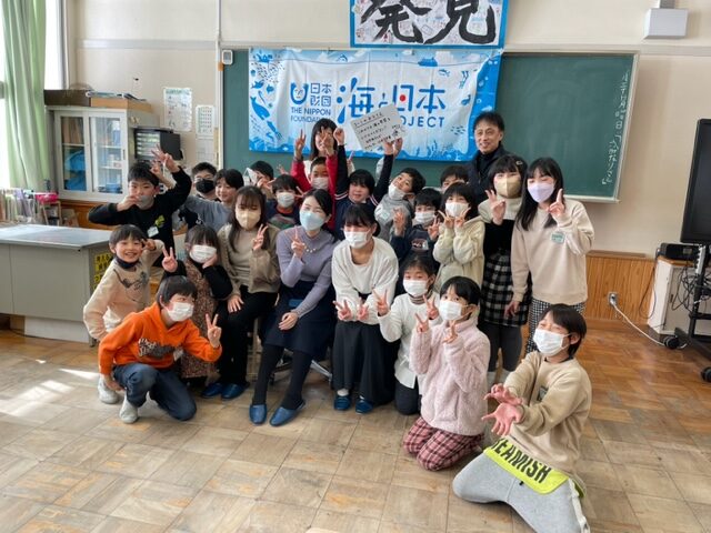 「海の幸×山の幸」特別給食と鳥取環境大学生による「海ごみと川ごみ」特別授業を開催！